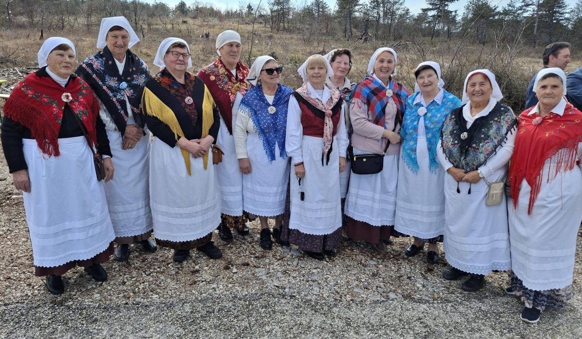 društvo danes